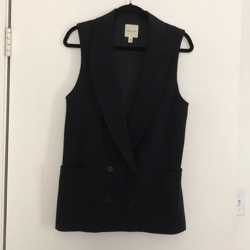 Sleeveless black vest double breasted